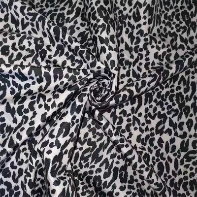 75dx75d 150cm die Polypongézijdestof 80gsm Pu Polyester 100 met een laag bedekken